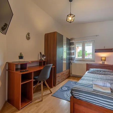 3 Bedroom In Debeljak, Sukosan *