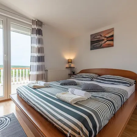 Prázdninový dům 3 Bedroom In Debeljak, Sukosan *