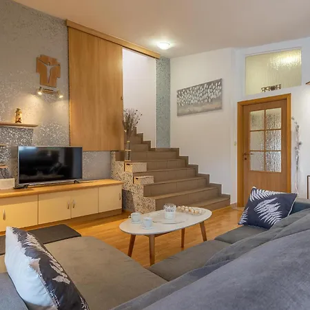 3 Bedroom In Debeljak, Sukosan