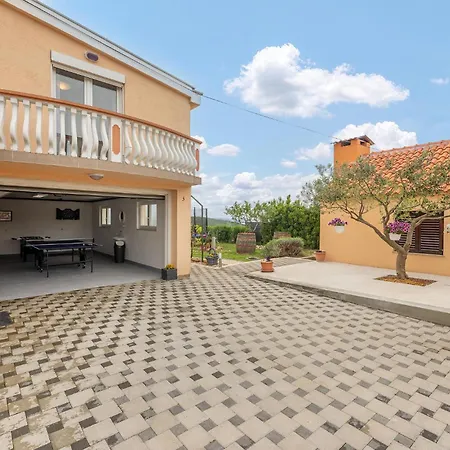 3 Bedroom In Debeljak, Sukosan *