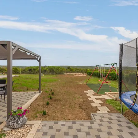 3 Bedroom In Debeljak, Sukosan Prázdninový dům