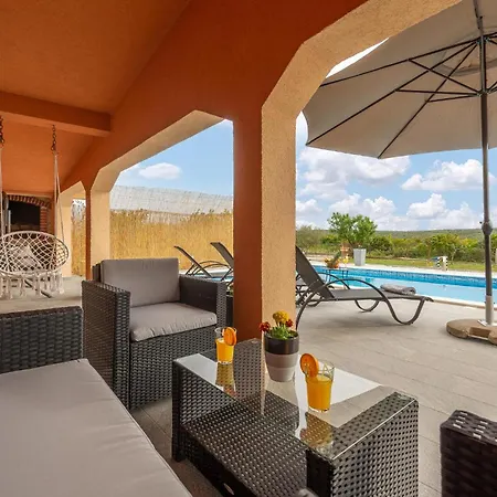 Prázdninový dům Luxurious In Debeljak, Sukosan *