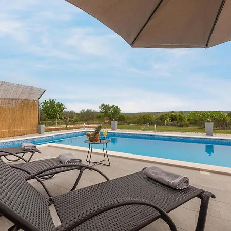 Prázdninový dům Luxurious In Debeljak, Sukosan Debeljak