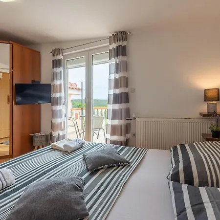 Prázdninový dům Luxurious In Debeljak, Sukosan
